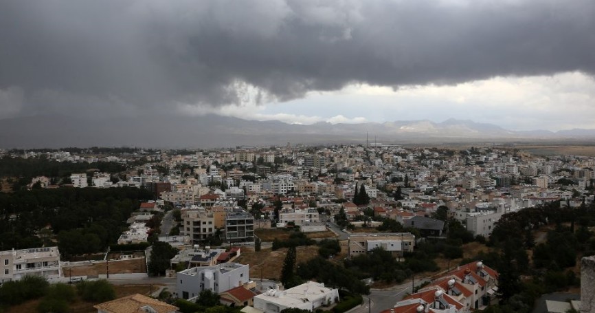 Σκόνη και βροχές συνθέτουν το σκηνικό του καιρού από Δευτέρα 